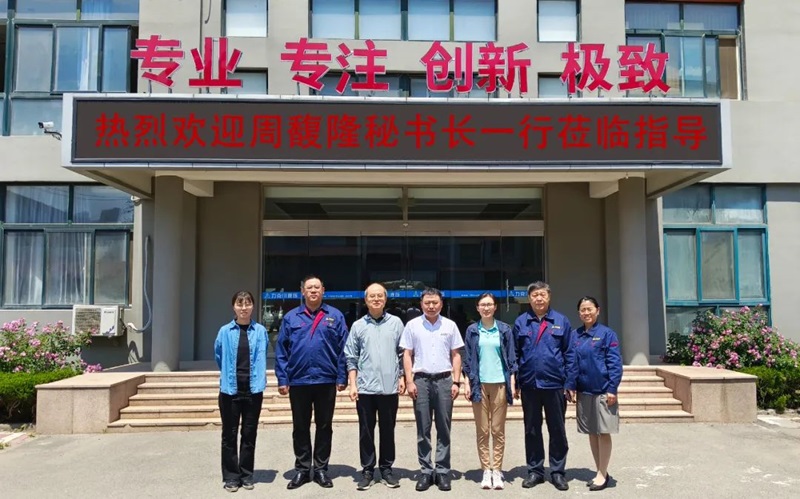 1741239092835243.jpg 中國工程機械工業(yè)協(xié)會設(shè)備管理與維修分會秘書長周馥隆一行蒞臨力克川液壓參觀指導(dǎo)1.jpg